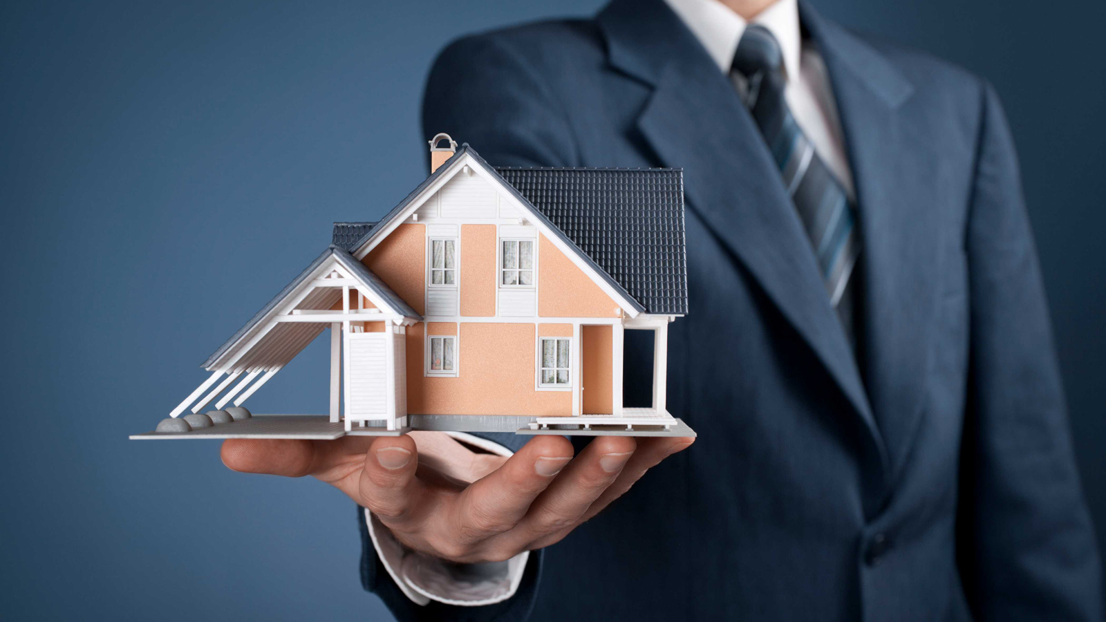 تعهدات کاری مشاور املاک لوتوس